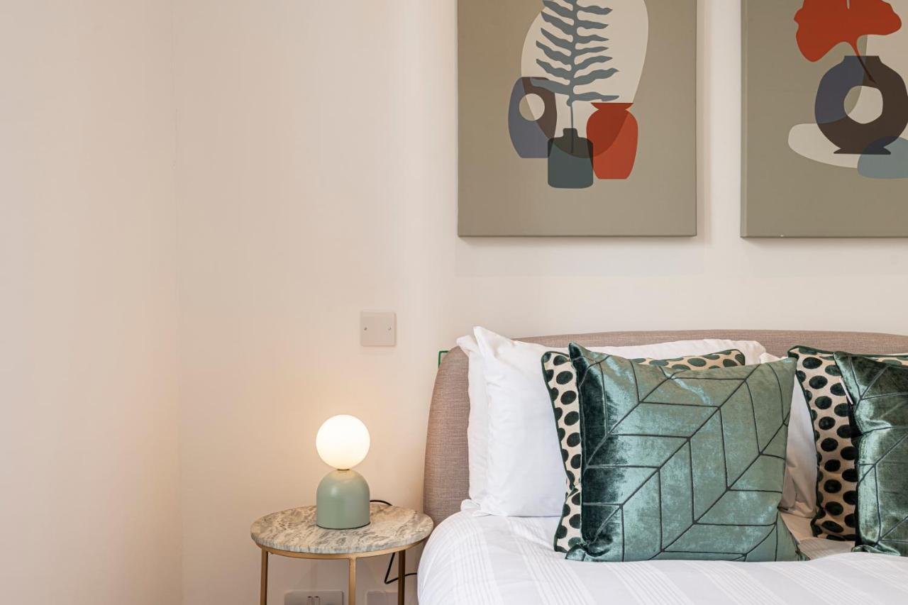 Stylish 1 Bed Flats In Soho, Next To Piccadilly Circus And Trafalgar Square London Exterior photo