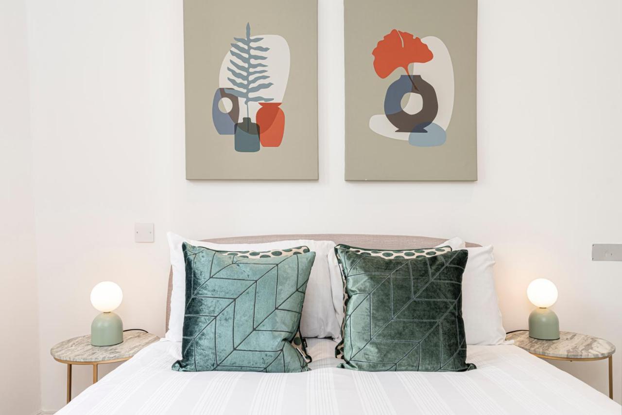 Stylish 1 Bed Flats In Soho, Next To Piccadilly Circus And Trafalgar Square London Exterior photo